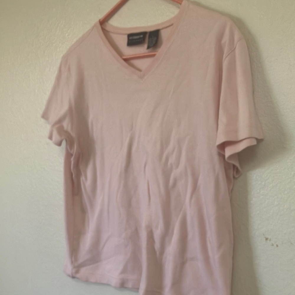 FINAL MARKDOWN Liz Claiborne Pink V-Neck T-Shirt large